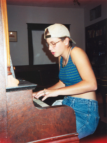 Nikki on piano